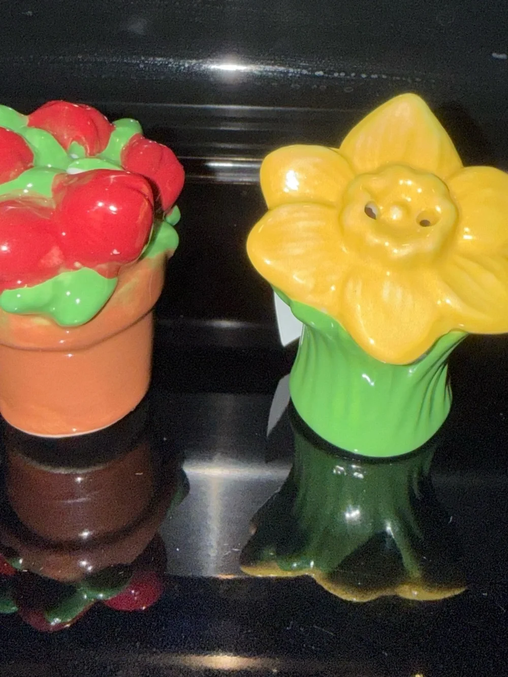 NWT mini salt and pepper shakers flowers